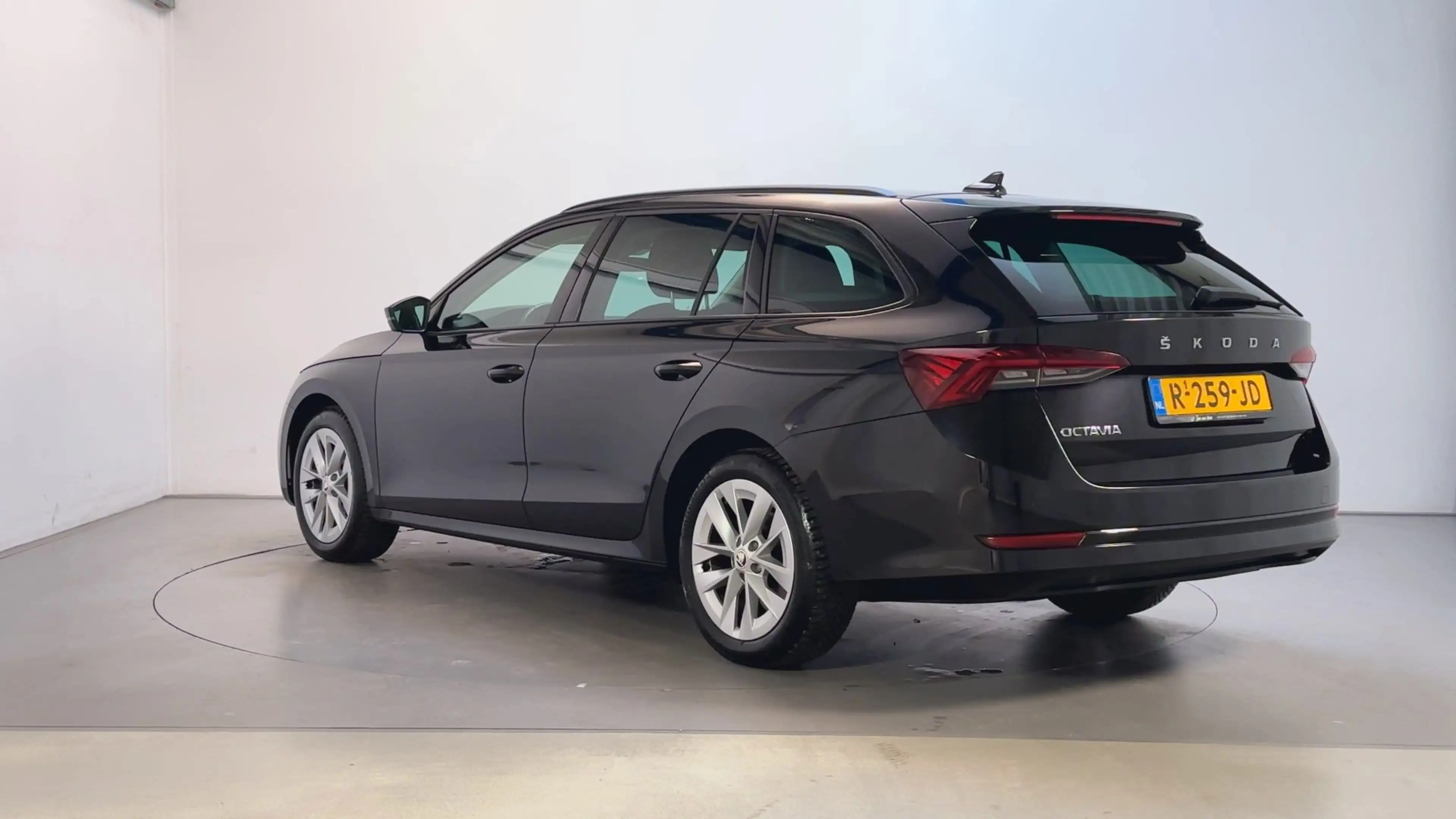 Skoda Octavia Combi 1.0 TSI Business Edition Navigatie Parkeerse — photo 6