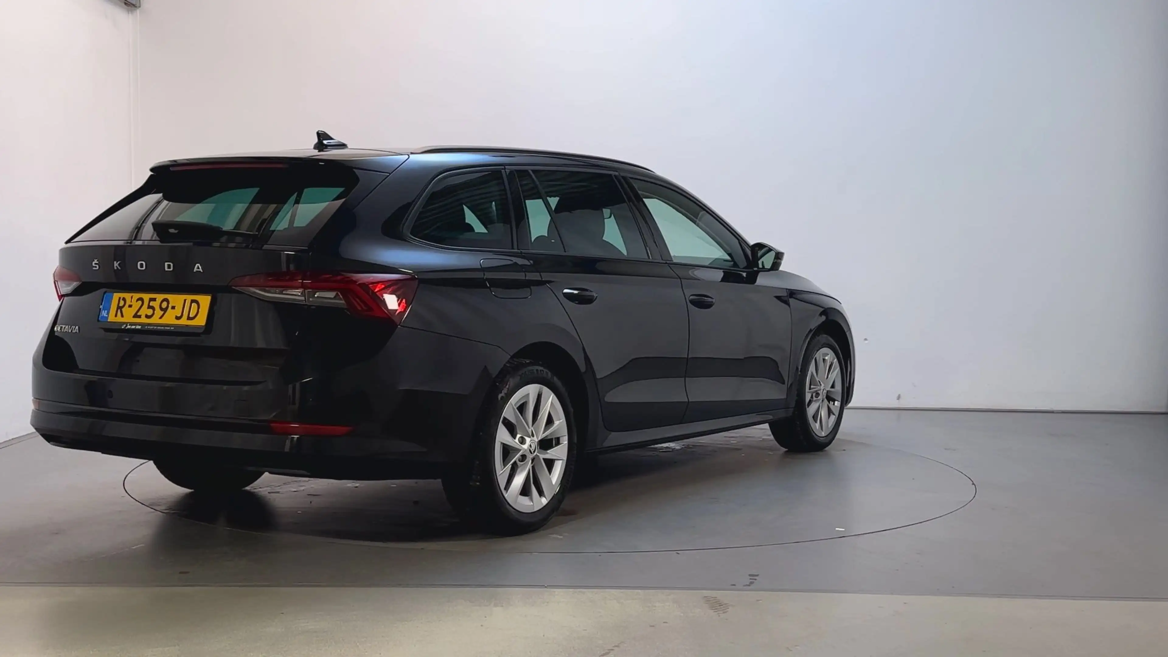 Skoda Octavia Combi 1.0 TSI Business Edition Navigatie Parkeerse — photo 3