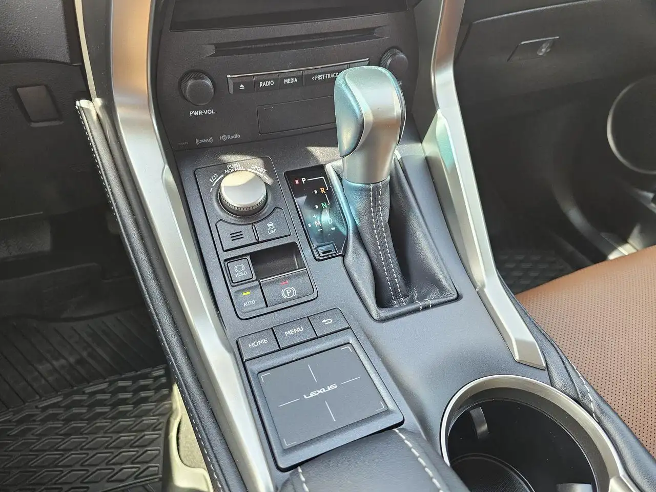 Lexus NX снимка Lexus NX