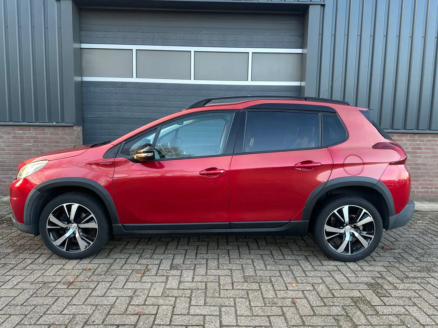 Peugeot 2008 1.2 PureTech GT-line Rouge - 2