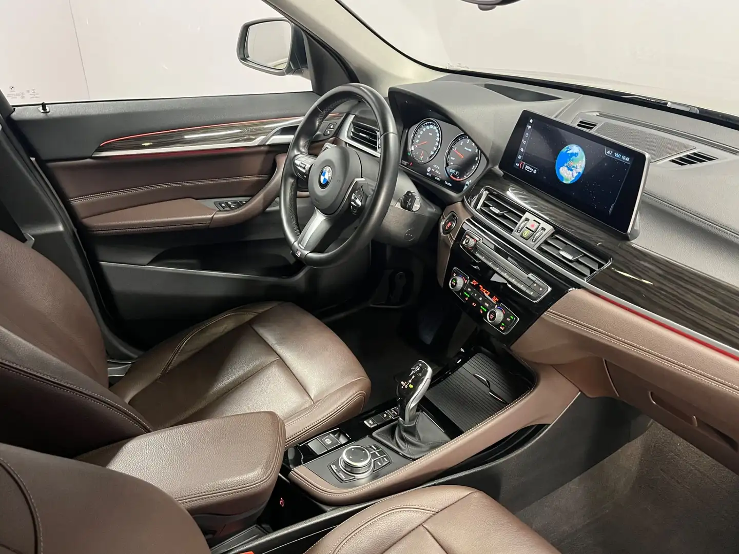 BMW X1 xDrive20i Aut. ***Xline | LED*** Silber - 2