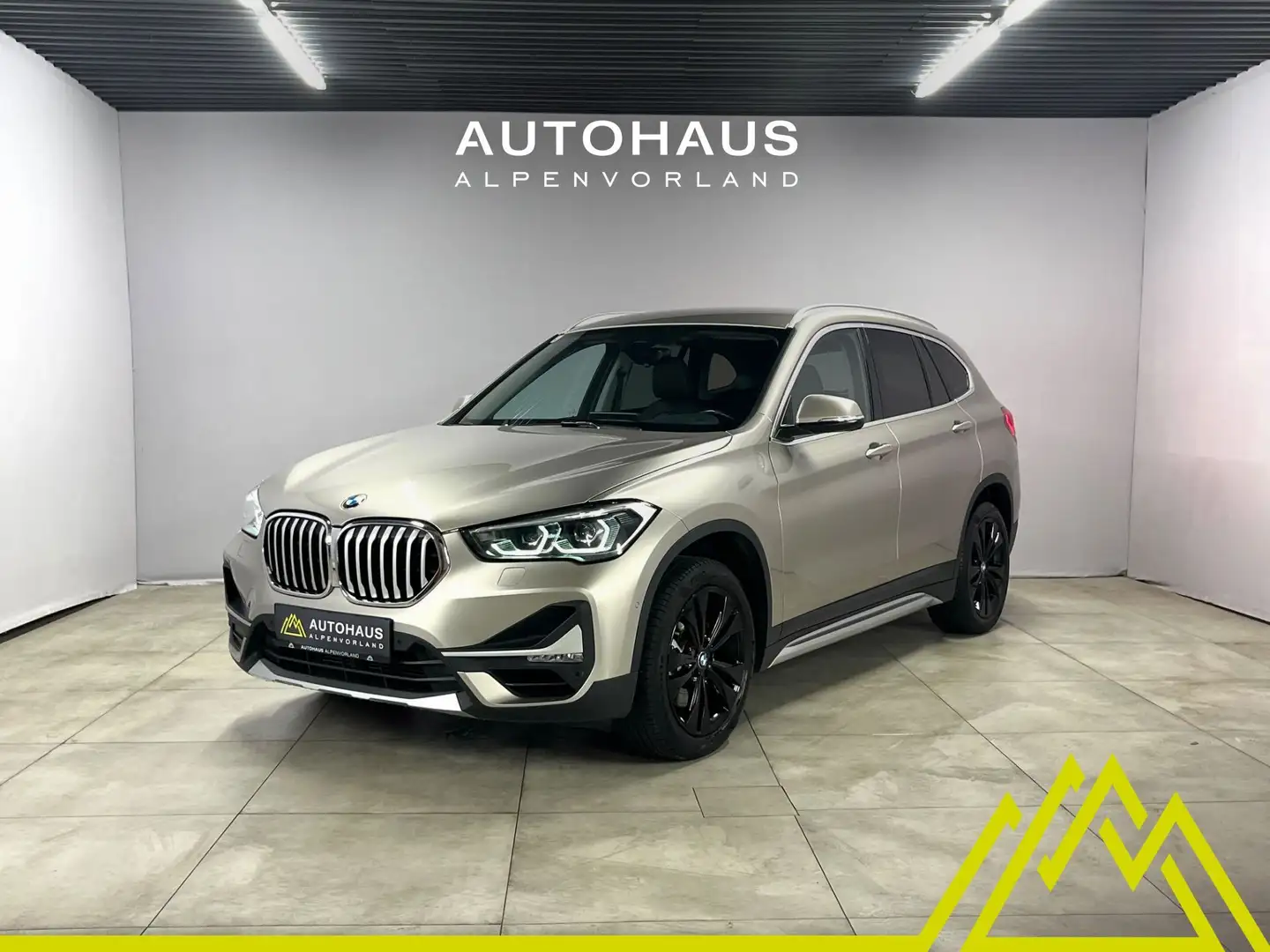 BMW X1 xDrive20i Aut. ***Xline | LED*** Silber - 1