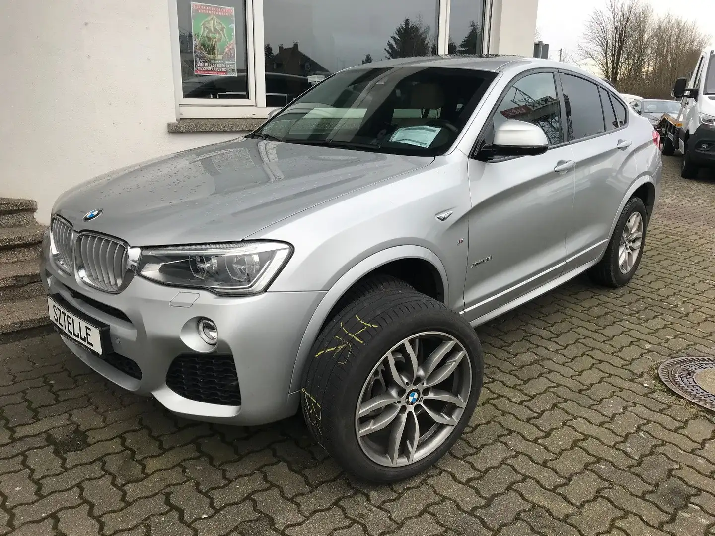 BMW X4 Baureihe X4 xDrive28i M Sport*8 Fach ber.* Silber - 1