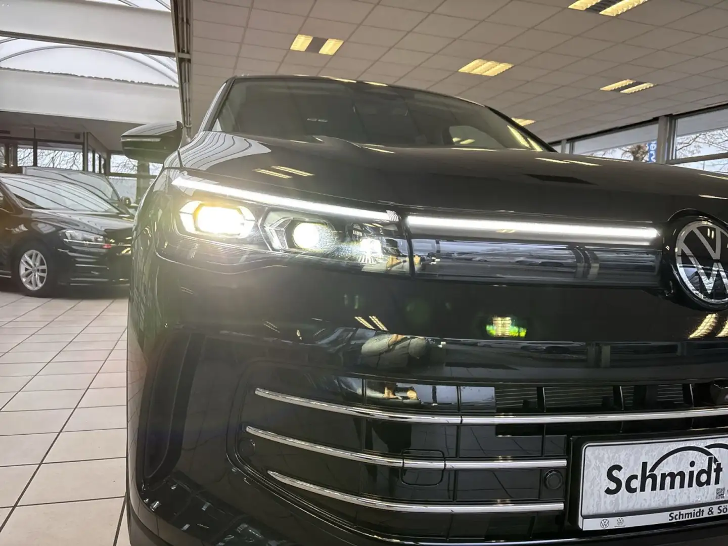 Volkswagen Tiguan 1.5 eTSI Elegance/Matrix/AHK/Navi/360Cam Klima Negro - 2