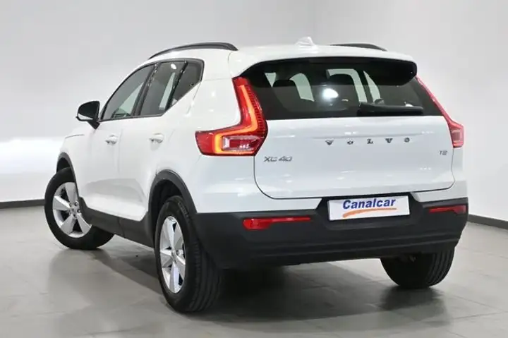 Volvo XC40 T2 Momentum Core man 2021, foto 6