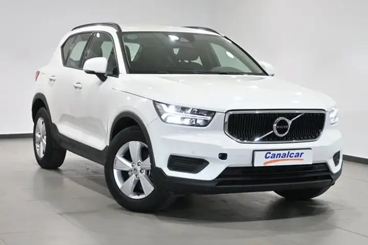 Volvo XC40 T2 Momentum Core man 2021, foto 3