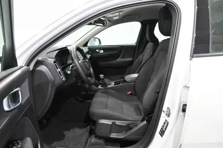 Volvo XC40 T2 Momentum Core man 2021, foto 9