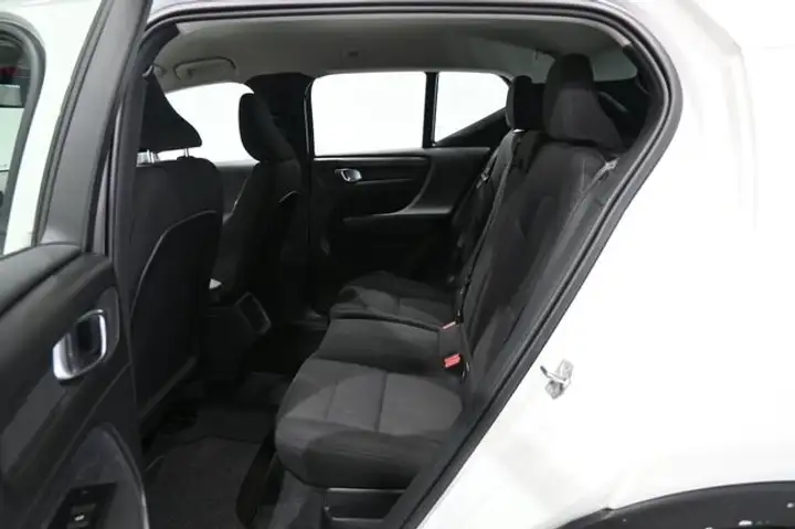 Volvo XC40 T2 Momentum Core man 2021, foto 10