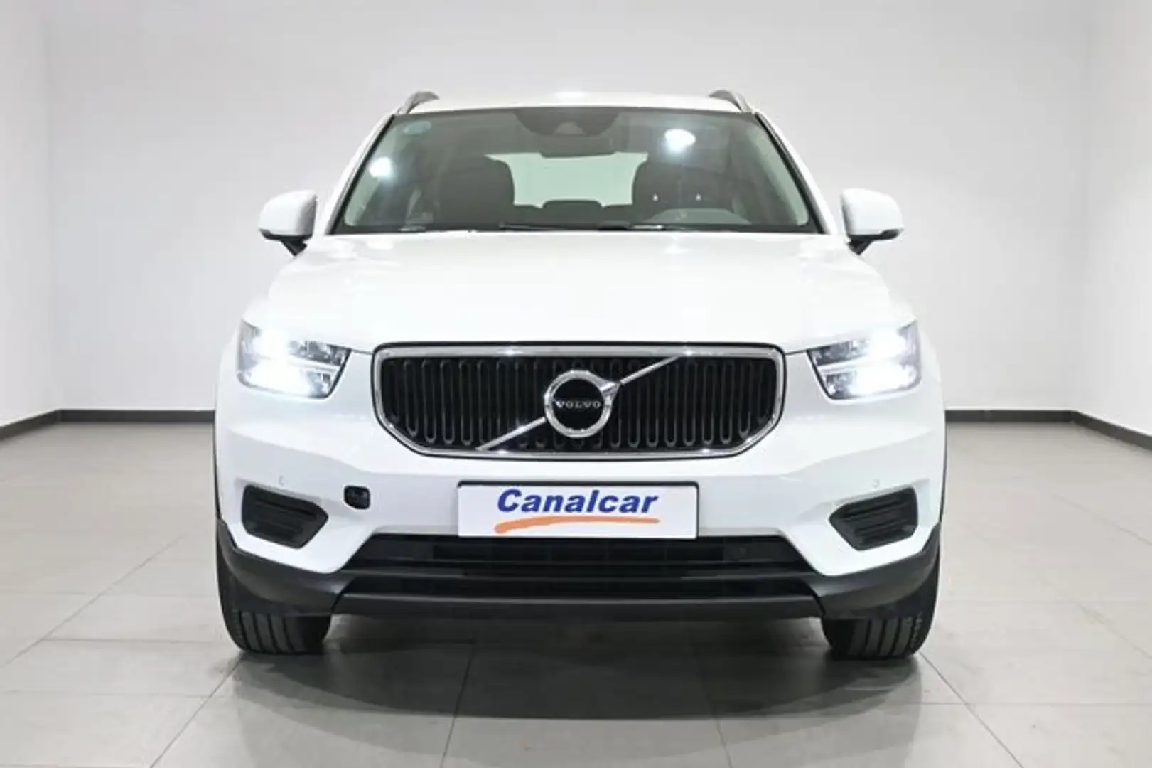 Volvo XC40 T2 Momentum Core Blanco - 2
