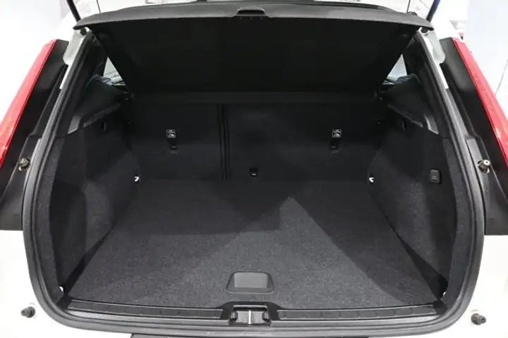 Volvo XC40 T2 Momentum Core man 2021, foto 8