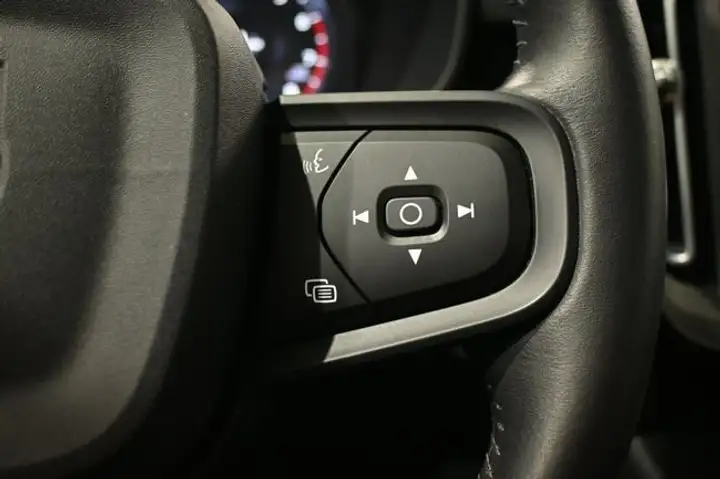 Volvo XC40 T2 Momentum Core man 2021, foto 17