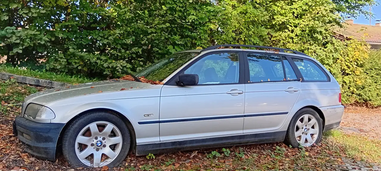 BMW 323i touring Exclusiv Edition, foto 2