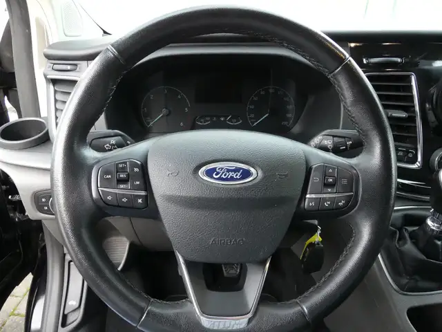 Ford Tourneo Custom view 6