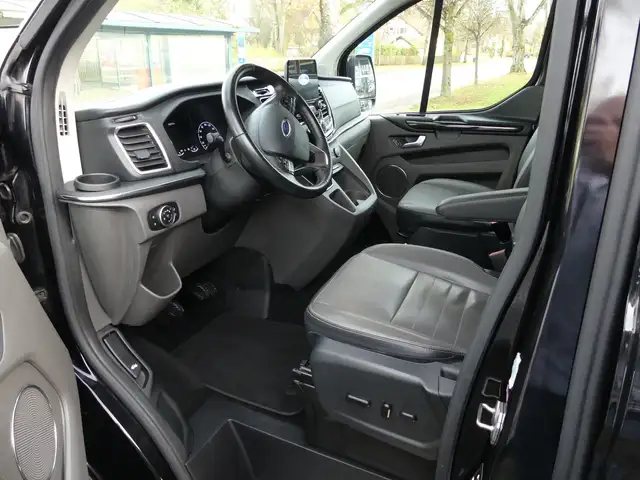 Ford Tourneo Custom view 5