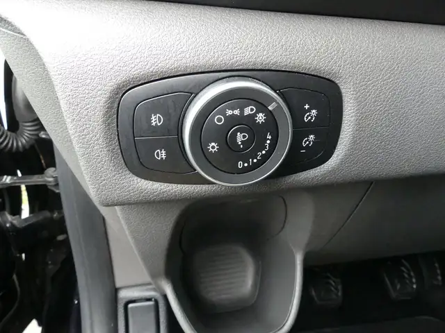 Ford Tourneo Custom view 10