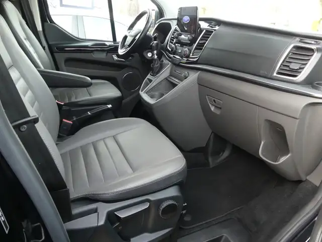 Ford Tourneo Custom view 11