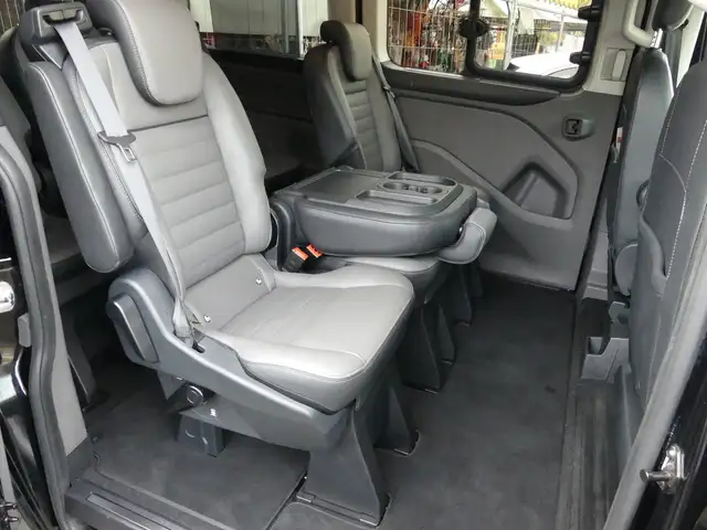 Ford Tourneo Custom view 12