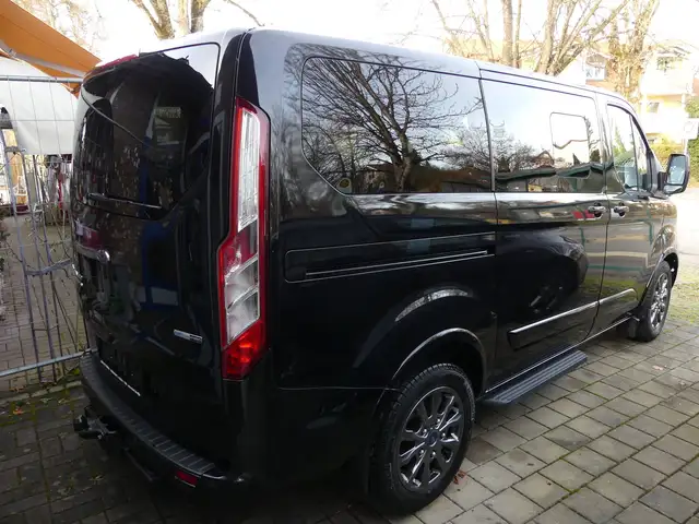 Ford Tourneo Custom view 3