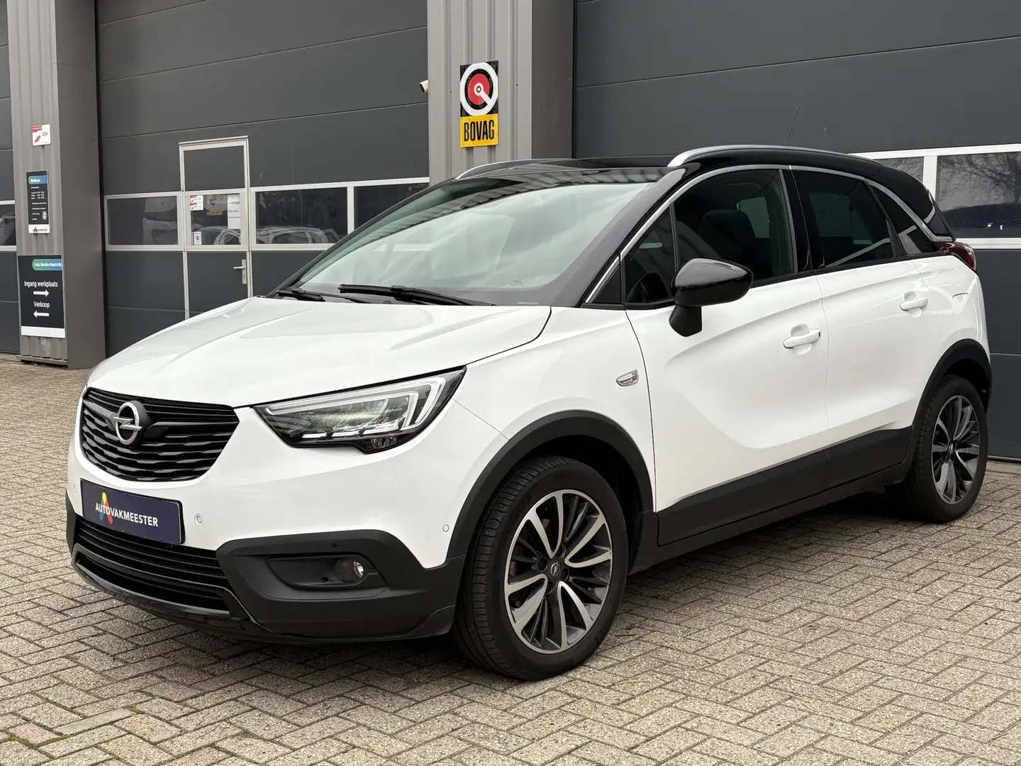 Opel Crossland X 1.2 Turbo Ultimate Automaat | Pano | Leder | Navi Wit - 2