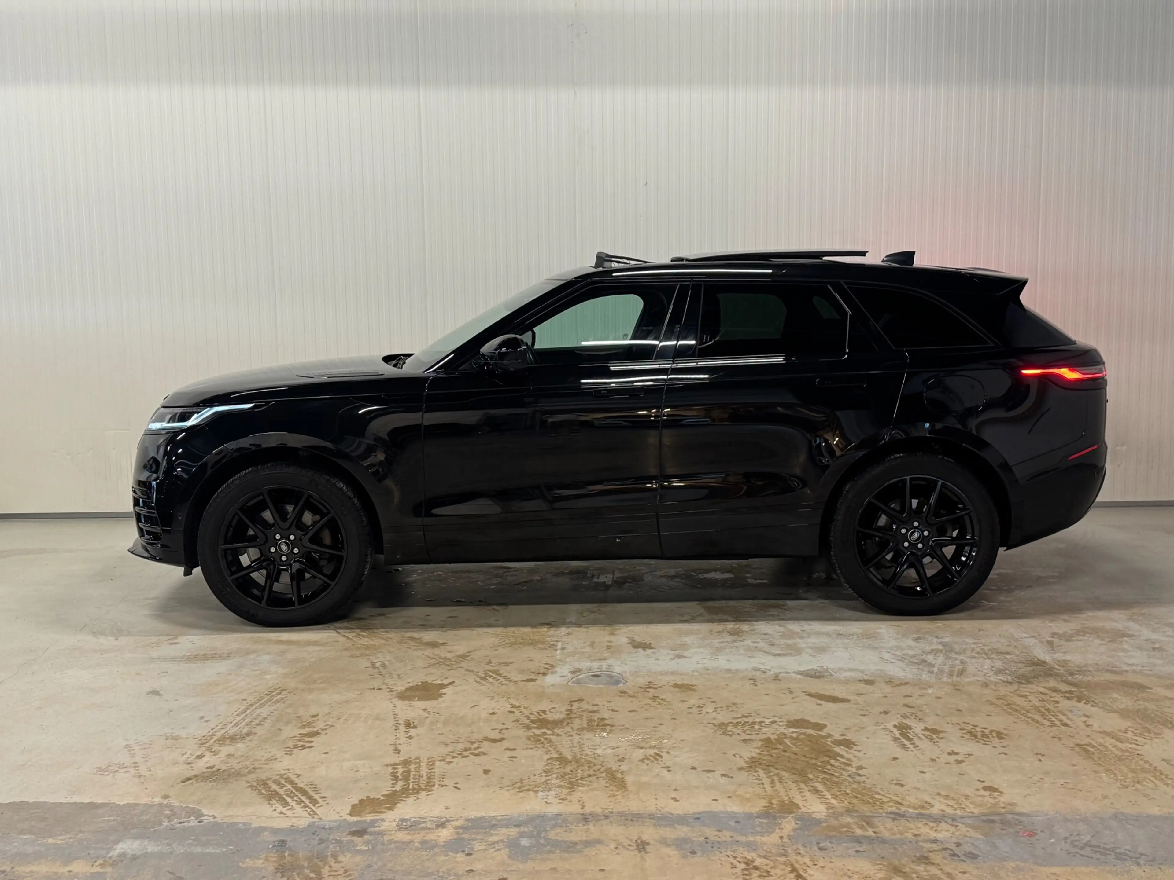 Land Rover Range Rover Velar 2.0 P400e R-Dynamic HSE | FACELIFT | PANO | 360 CA — photo 18