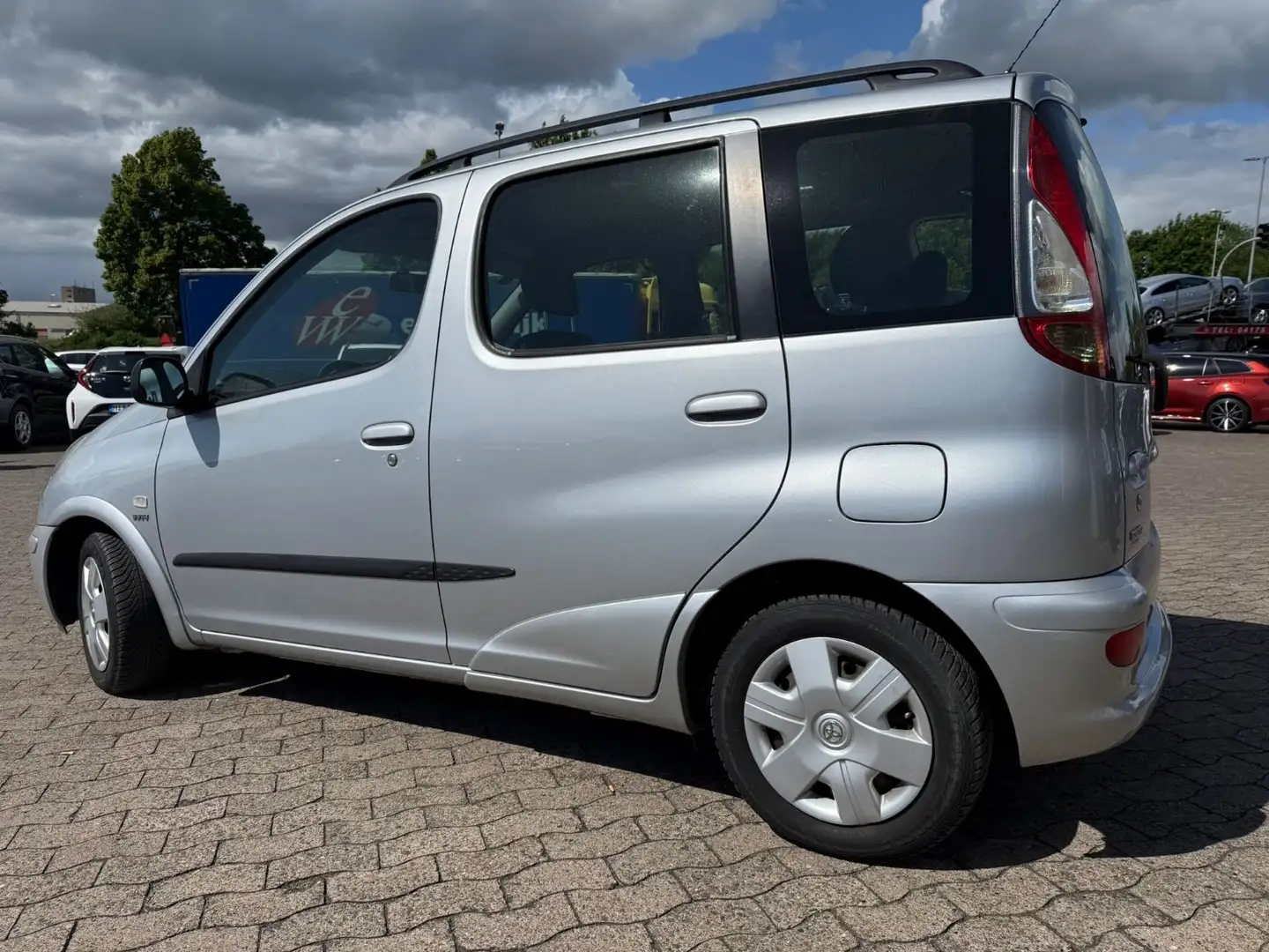 Toyota Yaris Verso 1.3 Sol **VIELE NEUTEILE** Silber - 2