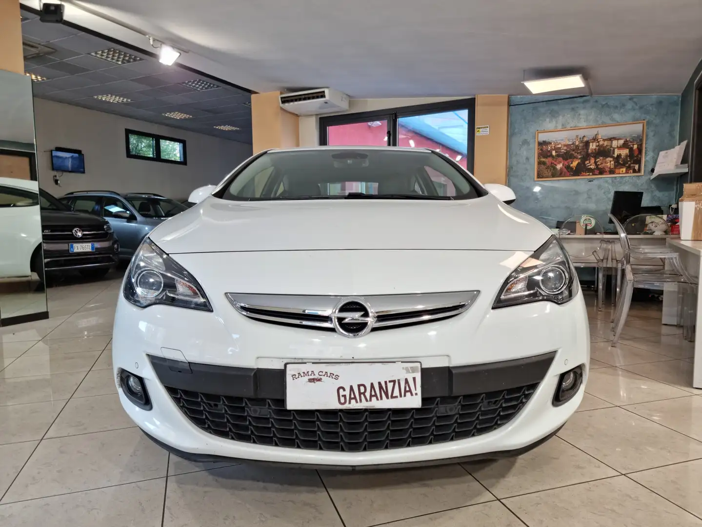 Opel Astra GTC COSMO 1.6 SIDI 170 MT6 SS Wit - 2