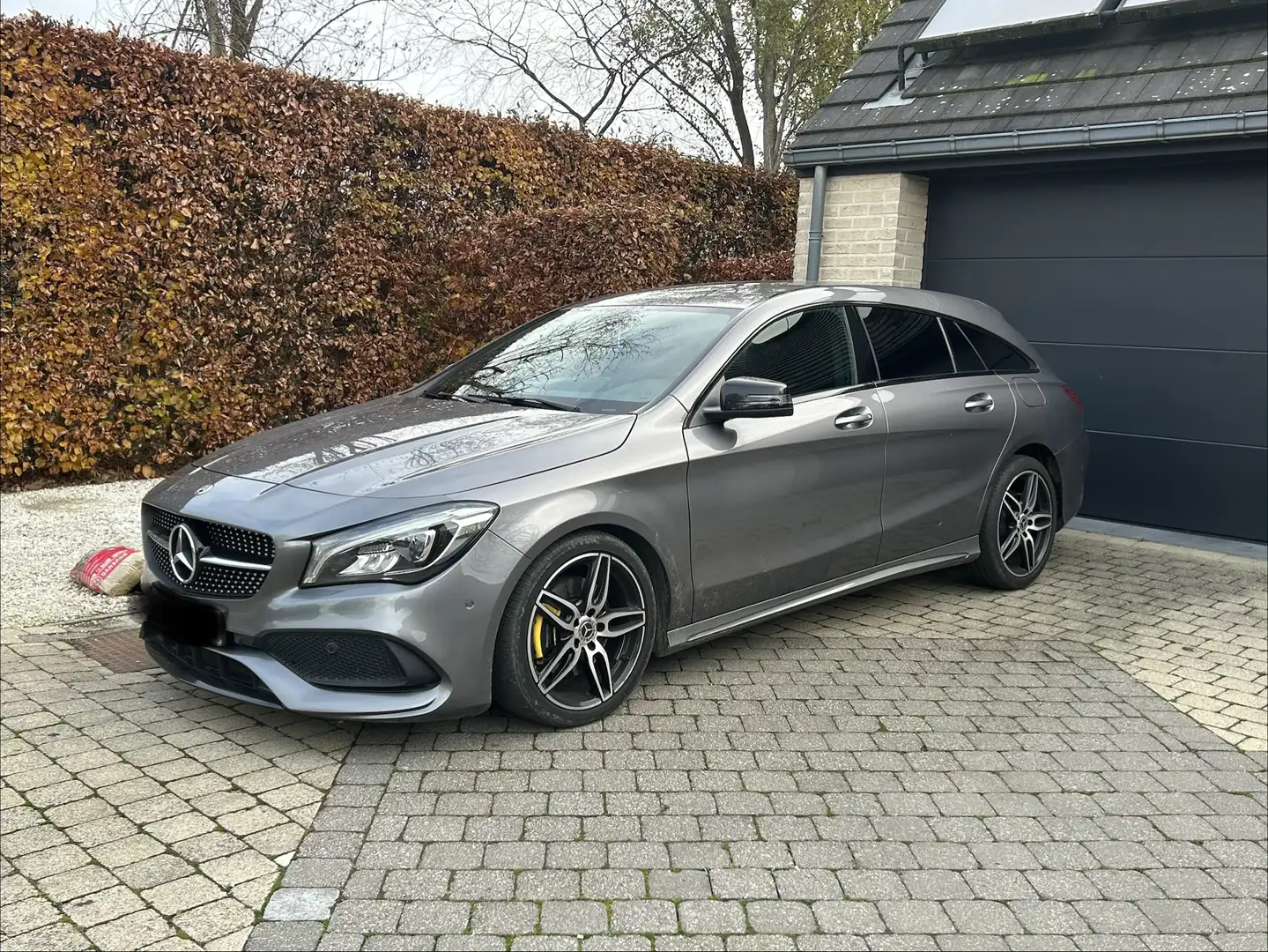 Mercedes-Benz CLA 250 CLA250 Shooting Brake DCT AMG-Line DEALER ONDER Grijs - 1