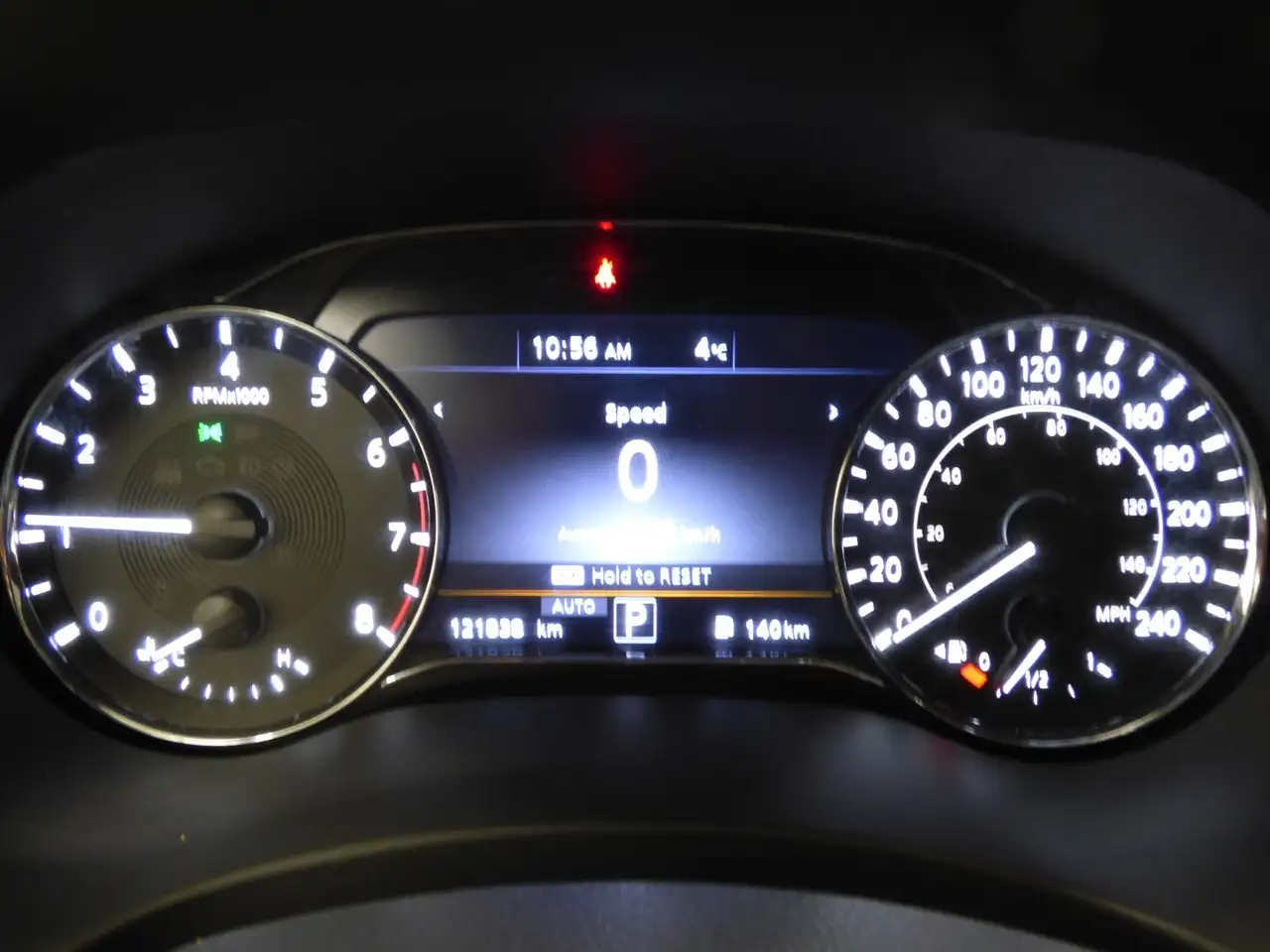 Infiniti QX80 снимка Infiniti QX80
