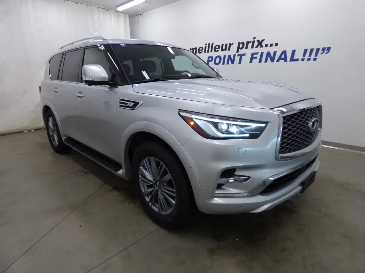 Infiniti QX80 снимка Infiniti QX80