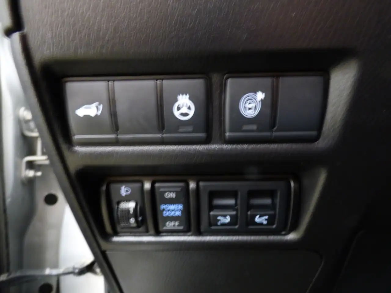 Infiniti QX80 снимка Infiniti QX80