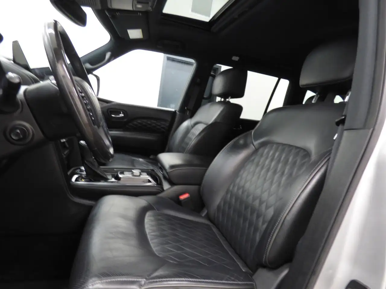 Infiniti QX80 снимка Infiniti QX80