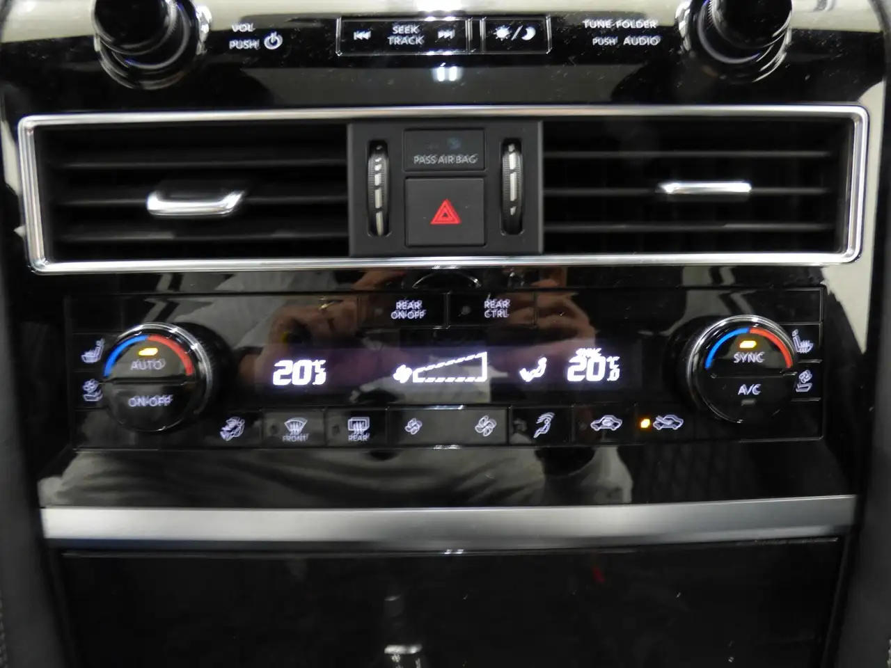 Infiniti QX80 снимка Infiniti QX80