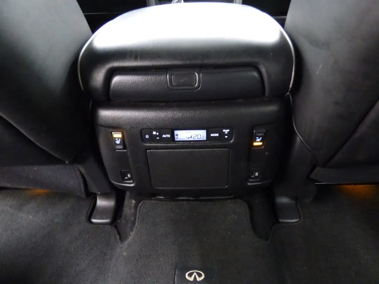 Infiniti QX80 снимка Infiniti QX80