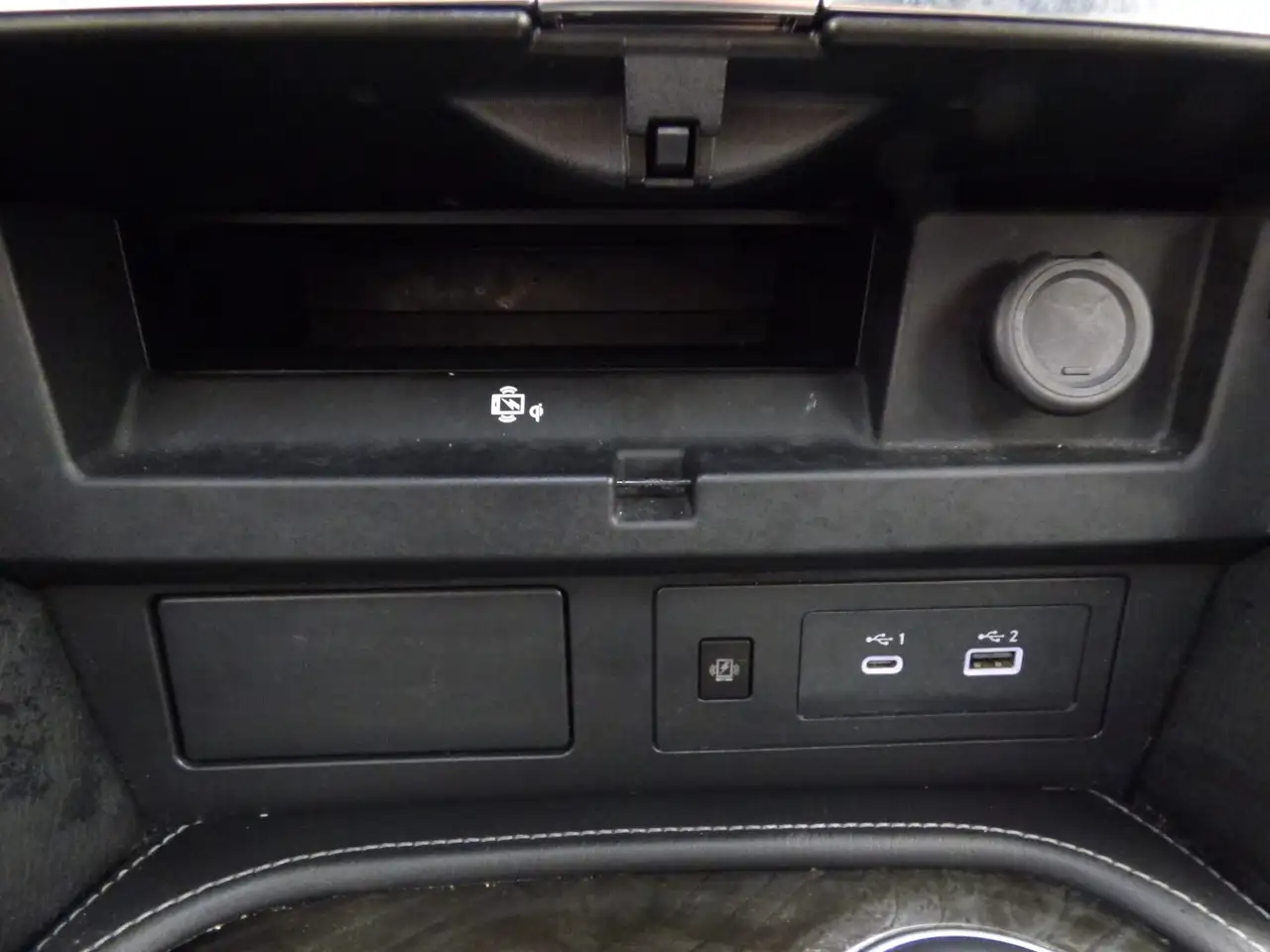 Infiniti QX80 снимка Infiniti QX80