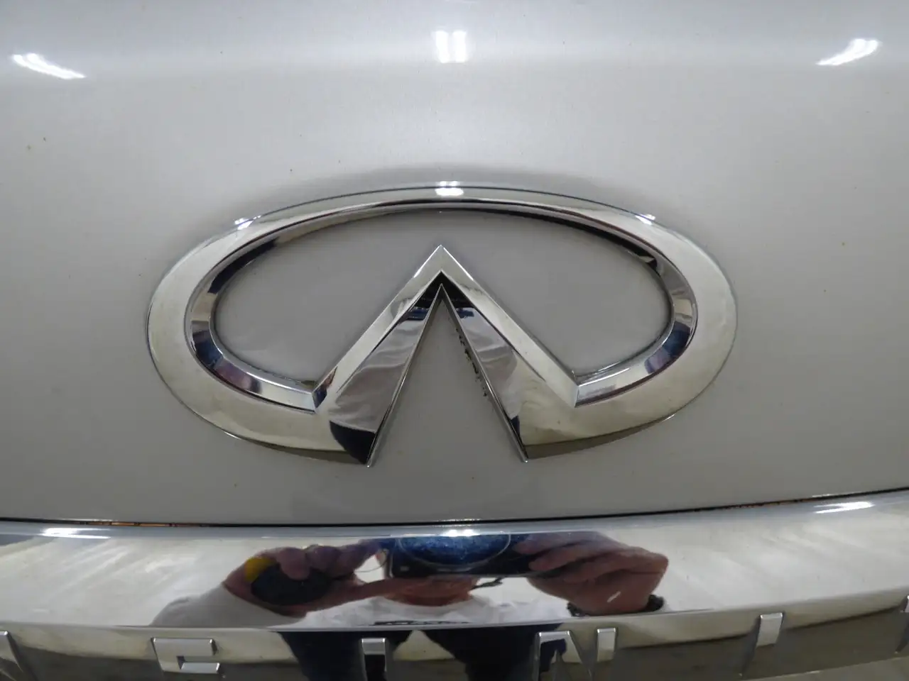 Infiniti QX80 снимка Infiniti QX80