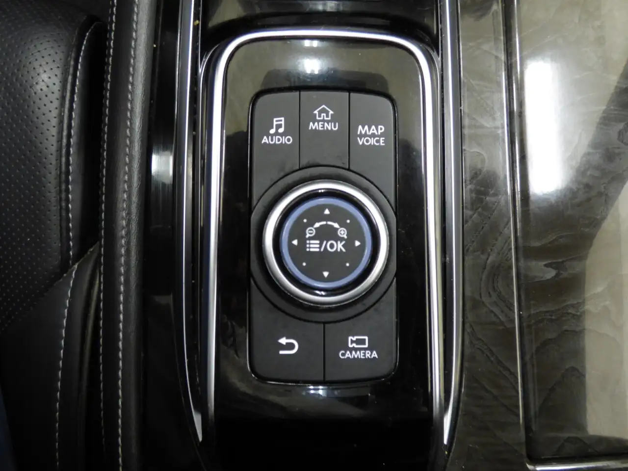Infiniti QX80 снимка Infiniti QX80
