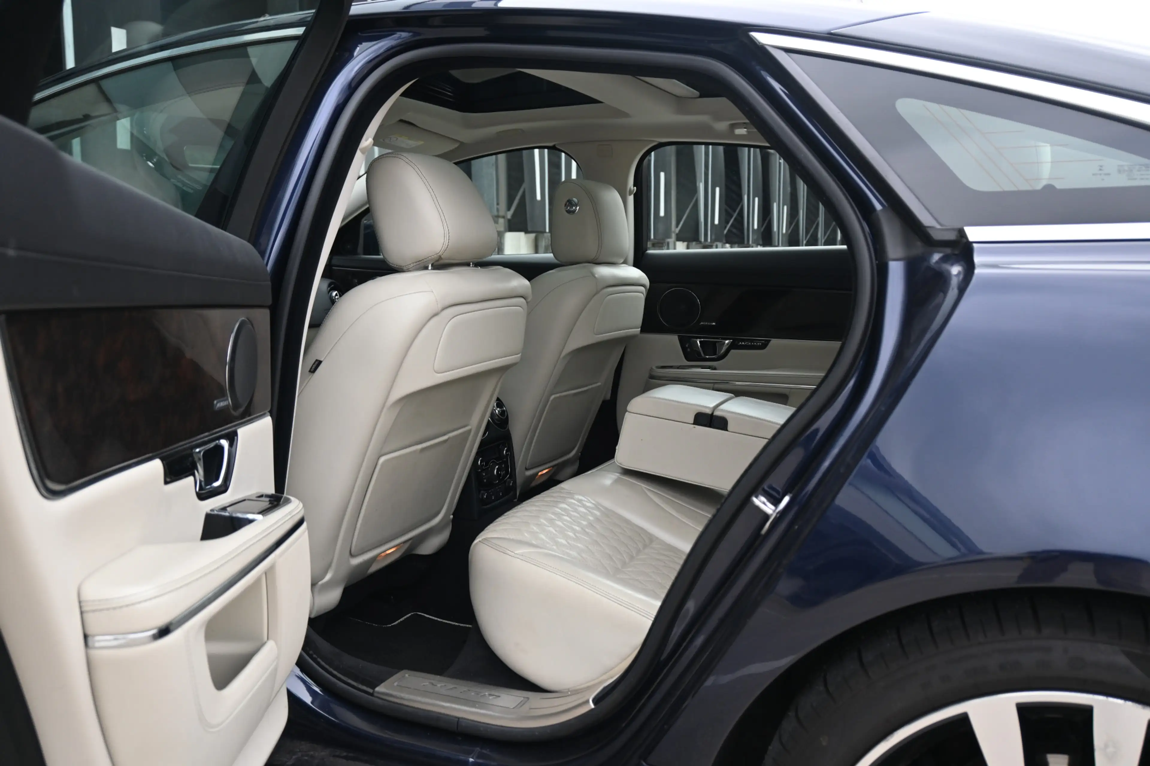 Jaguar XJ 3.0 D 50 — photo 7