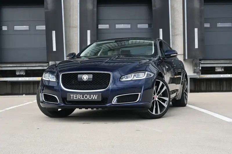 JAGUAR Xj