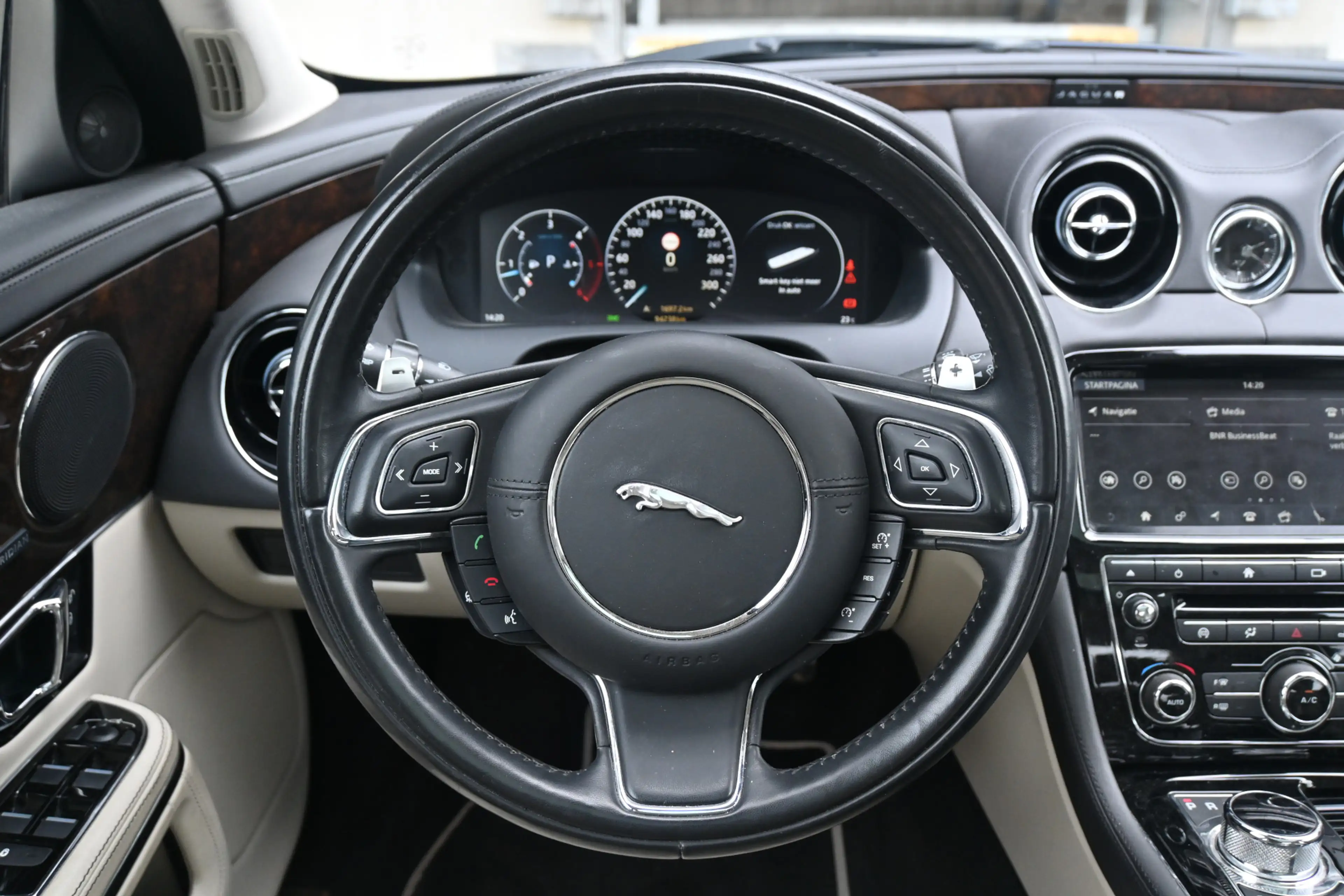 Jaguar XJ 3.0 D 50 — photo 17