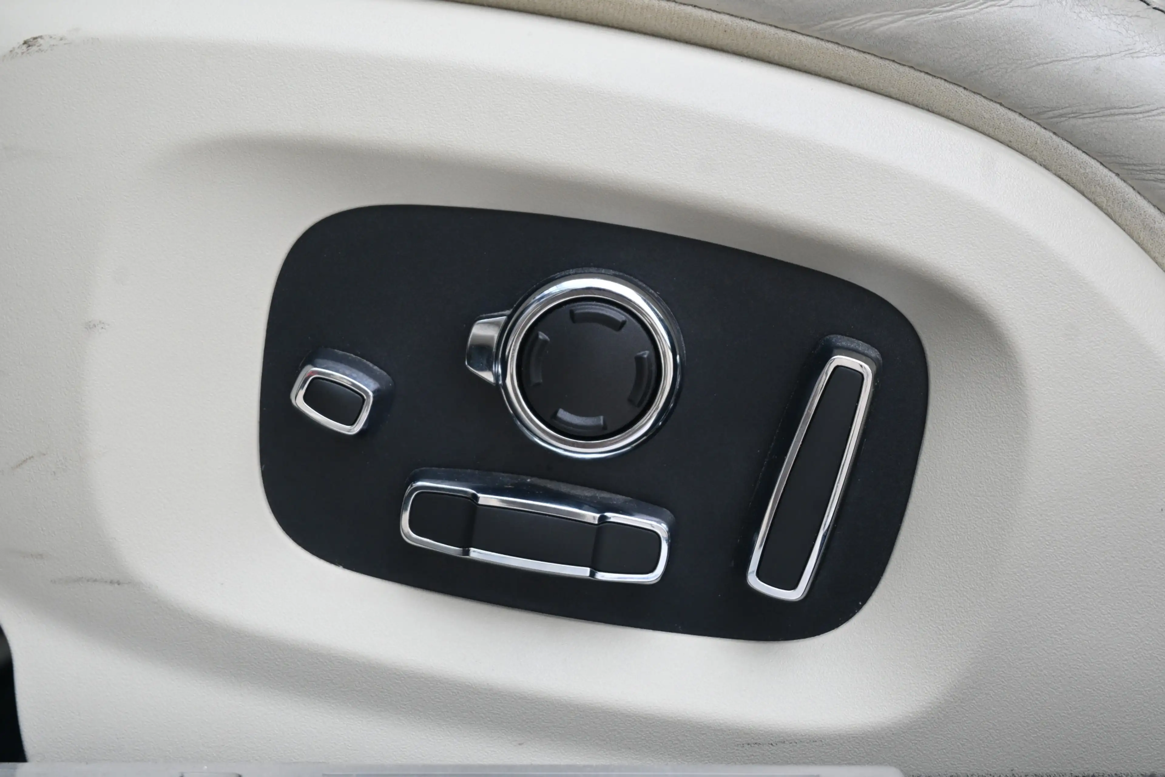Jaguar XJ 3.0 D 50 — photo 22
