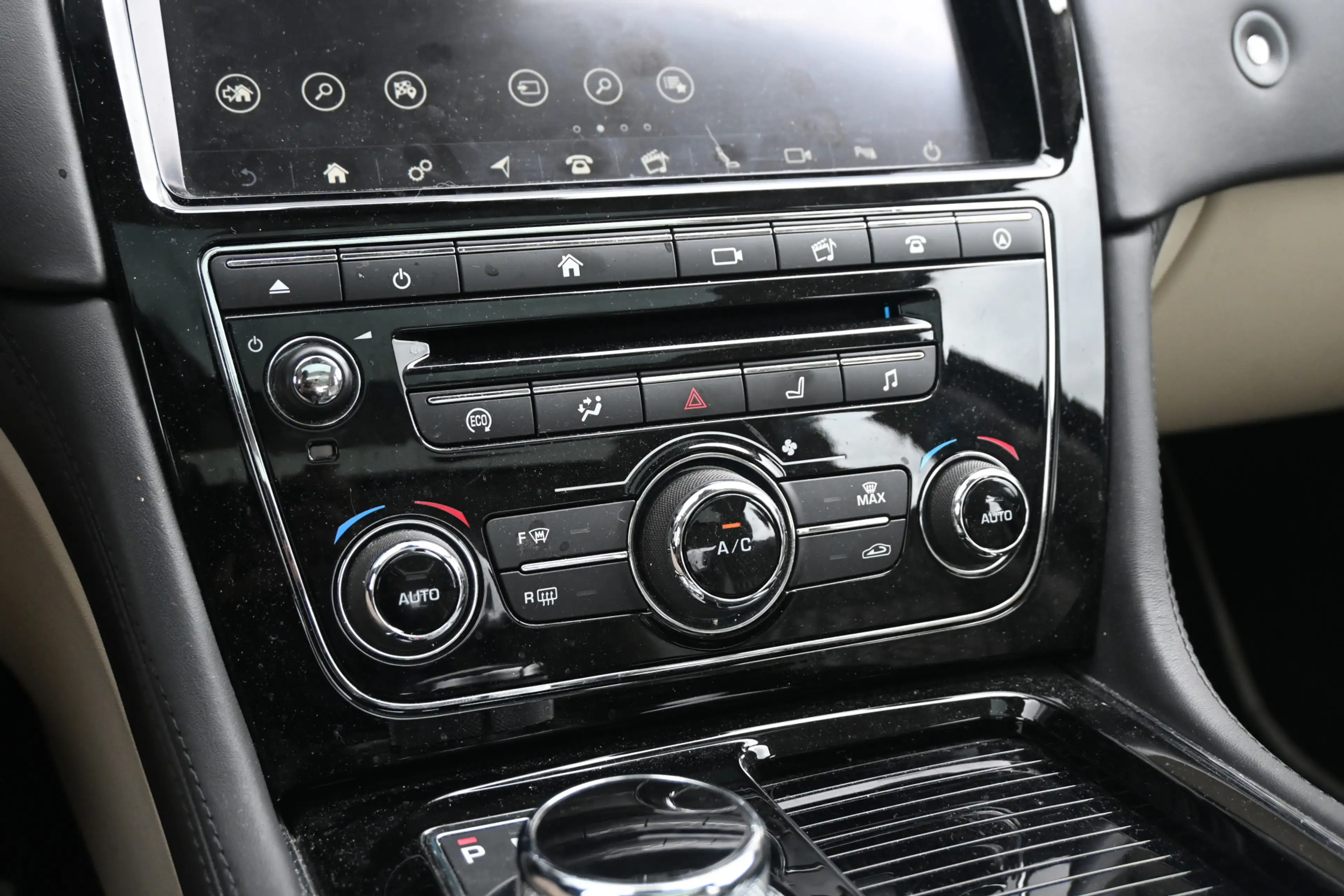 Jaguar XJ 3.0 D 50 — photo 29