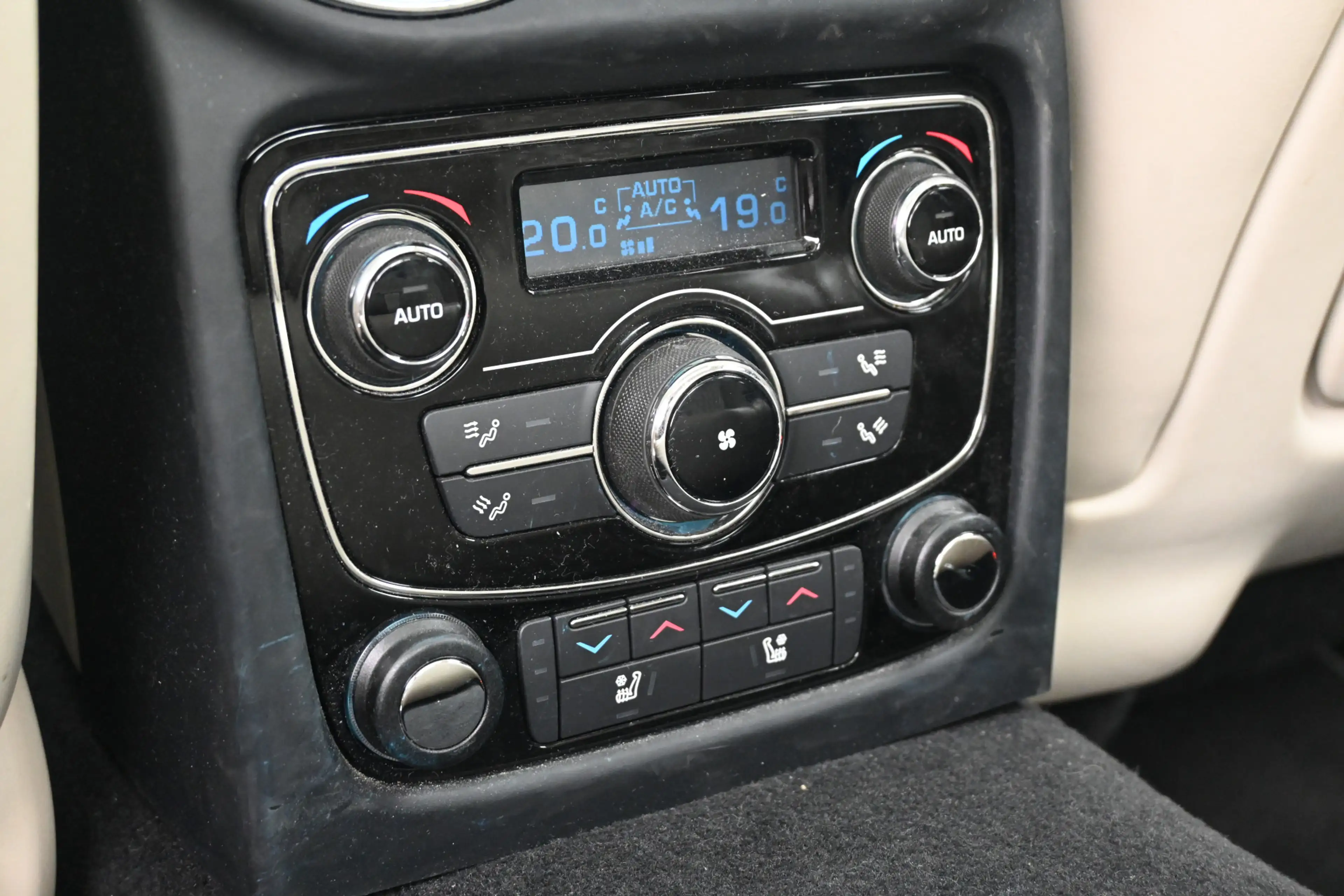 Jaguar XJ 3.0 D 50 — photo 31
