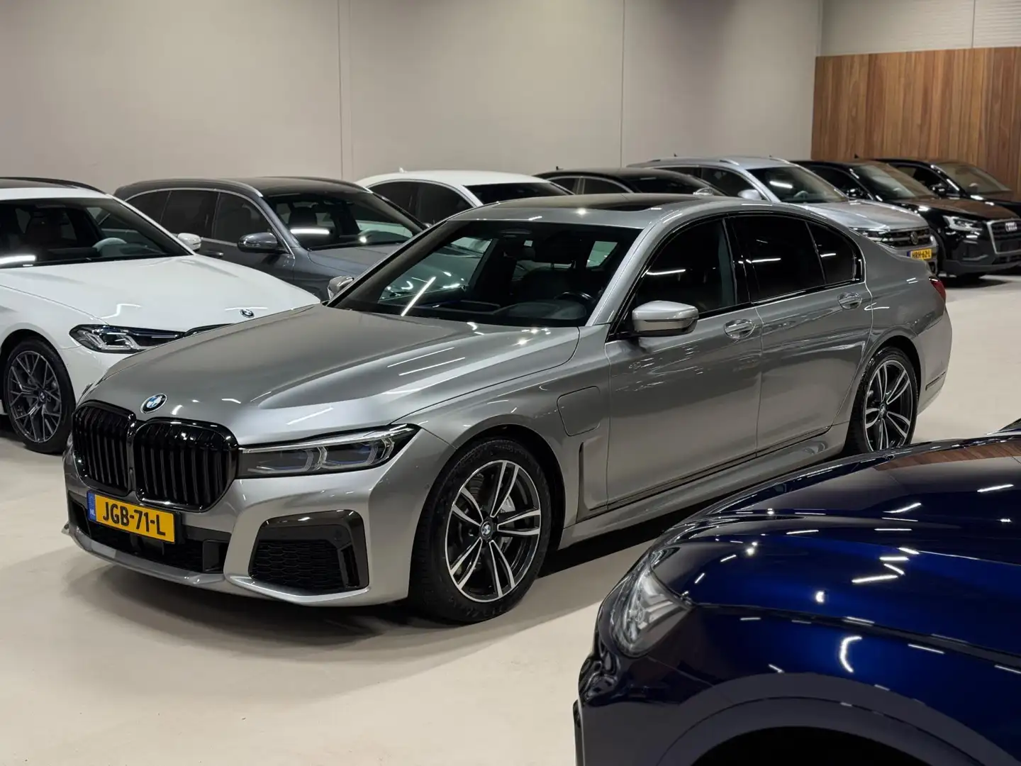BMW 745 7-serie 745e 394PK High Executive M-Sport, Pano, L Gris - 1