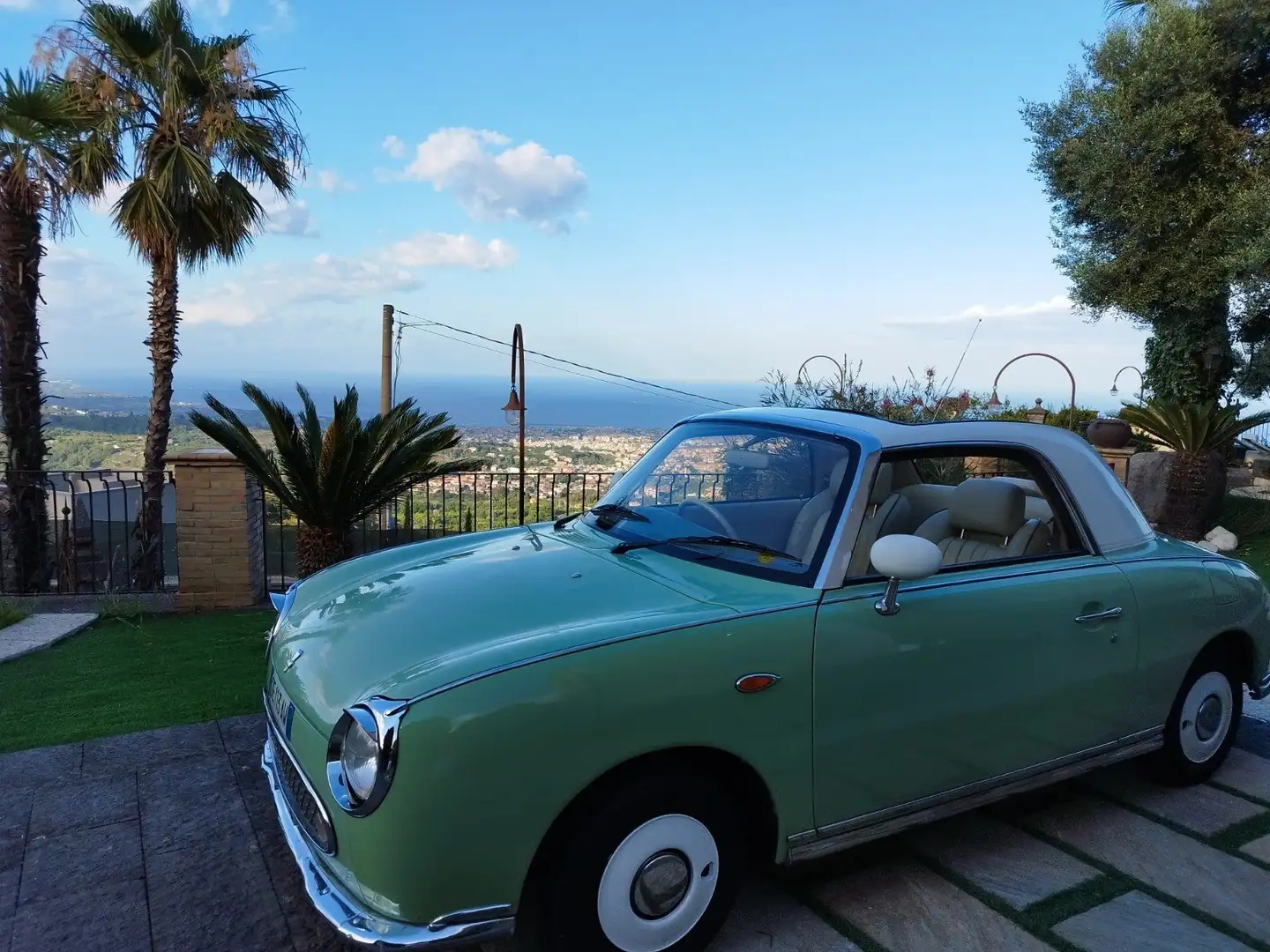 Nissan Figaro - 2