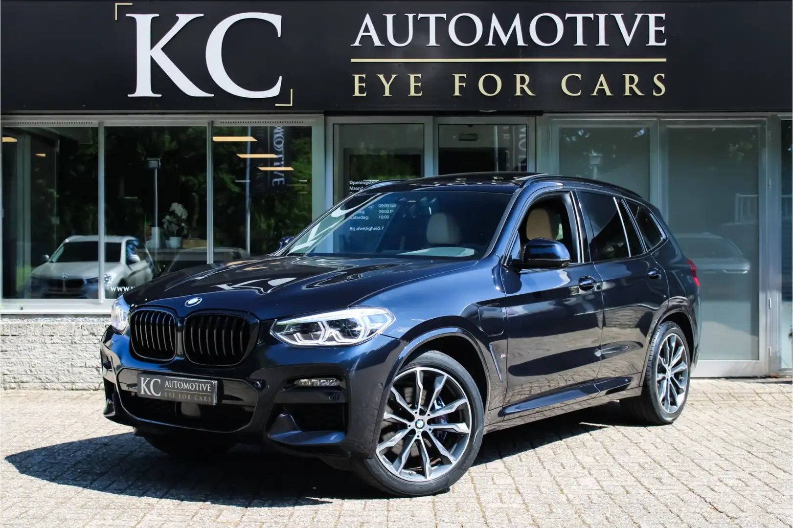 BMW X3 xDrive30e M-Sport | Pano | 360 Zwart - 1