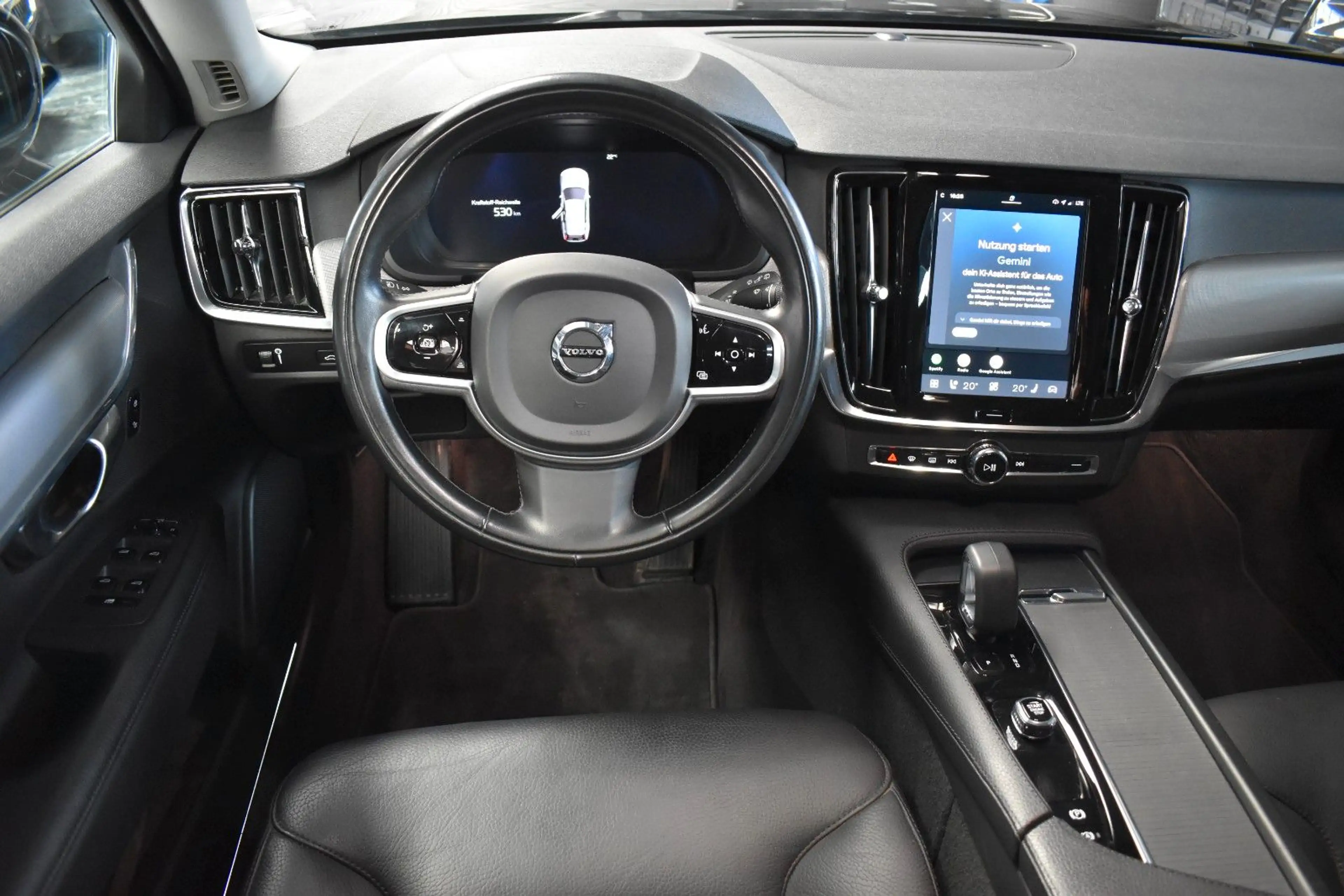 Volvo V90 Kombi Momentum Pro*KAMERA*LEDER*SHZ*LED* — photo 2