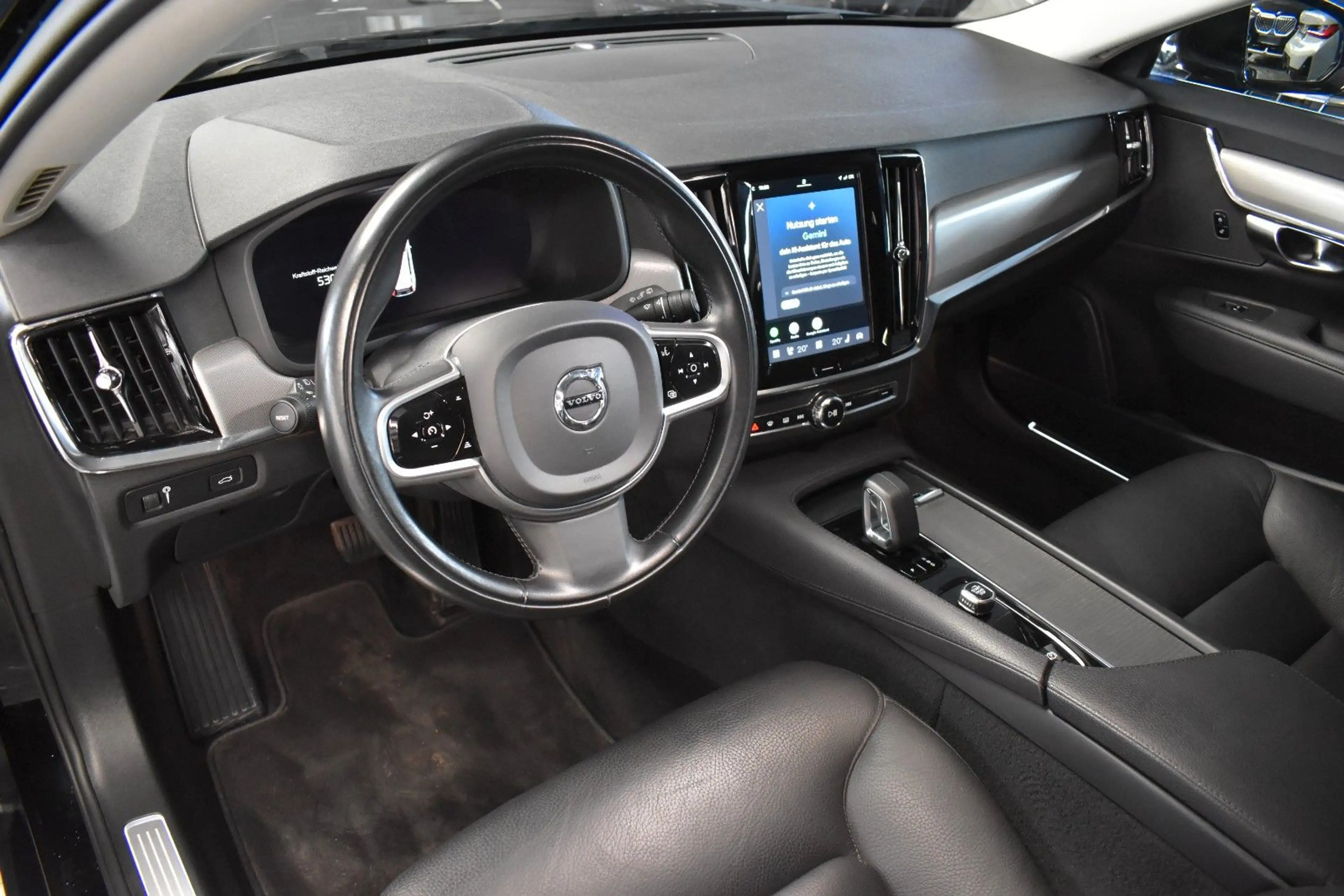 Volvo V90 Kombi Momentum Pro*KAMERA*LEDER*SHZ*LED* — photo 14