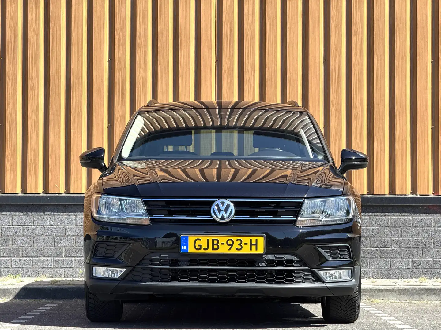 Volkswagen Tiguan 1.4 TSI ACT Comfortline Business | Adaptive Cruise Negro - 2