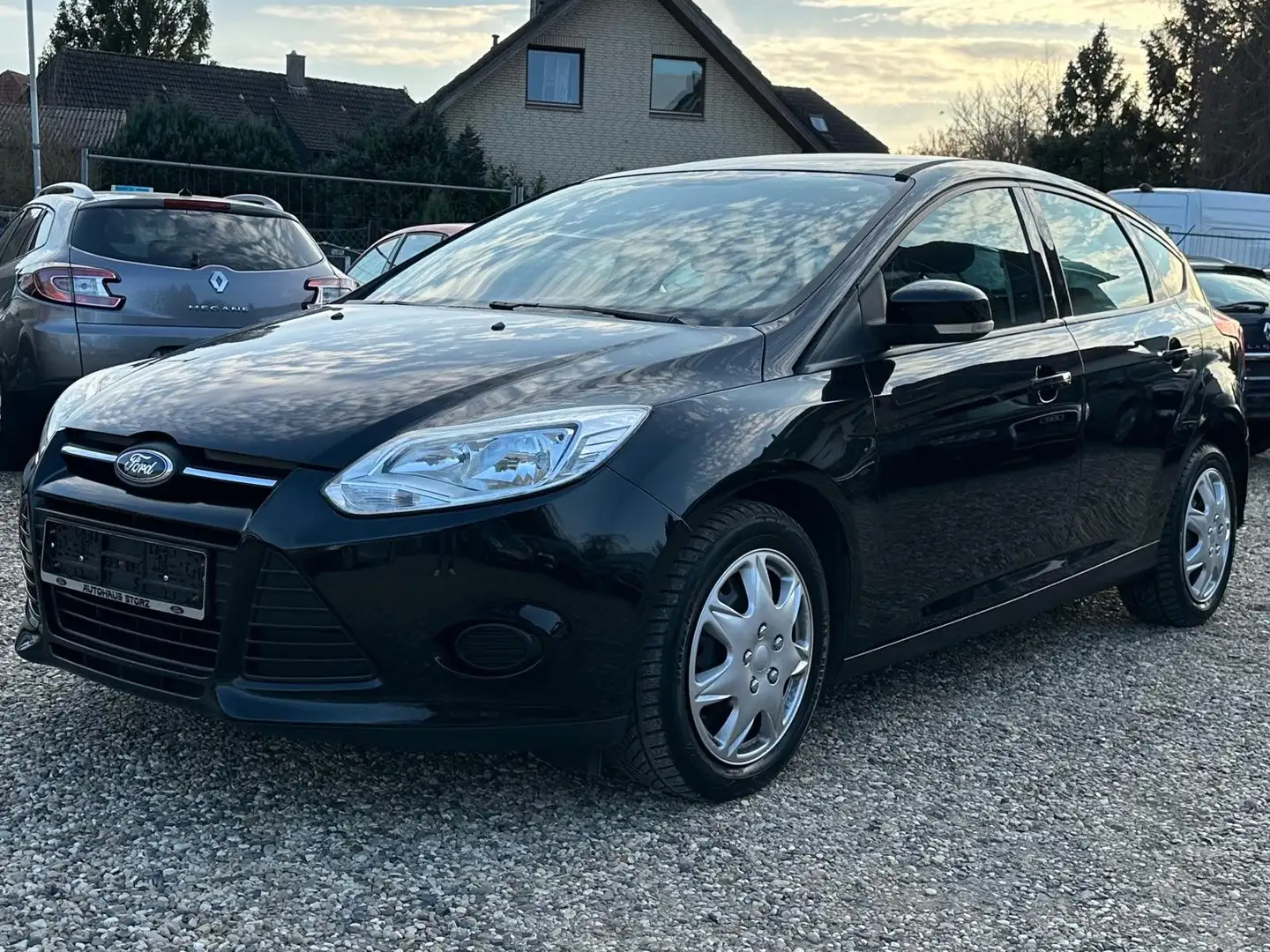 Ford Focus 1.6 EcoBoost 150PS Trend AHK Klima 6-Gang Euro5 Negro - 1