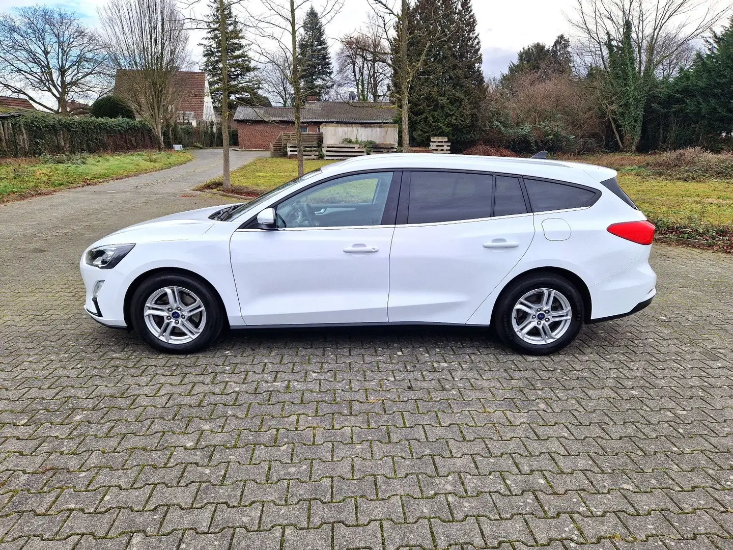 Ford Focus 1,5 EcoBlue Cool & Connect LED Navi Rf Blanc - 2